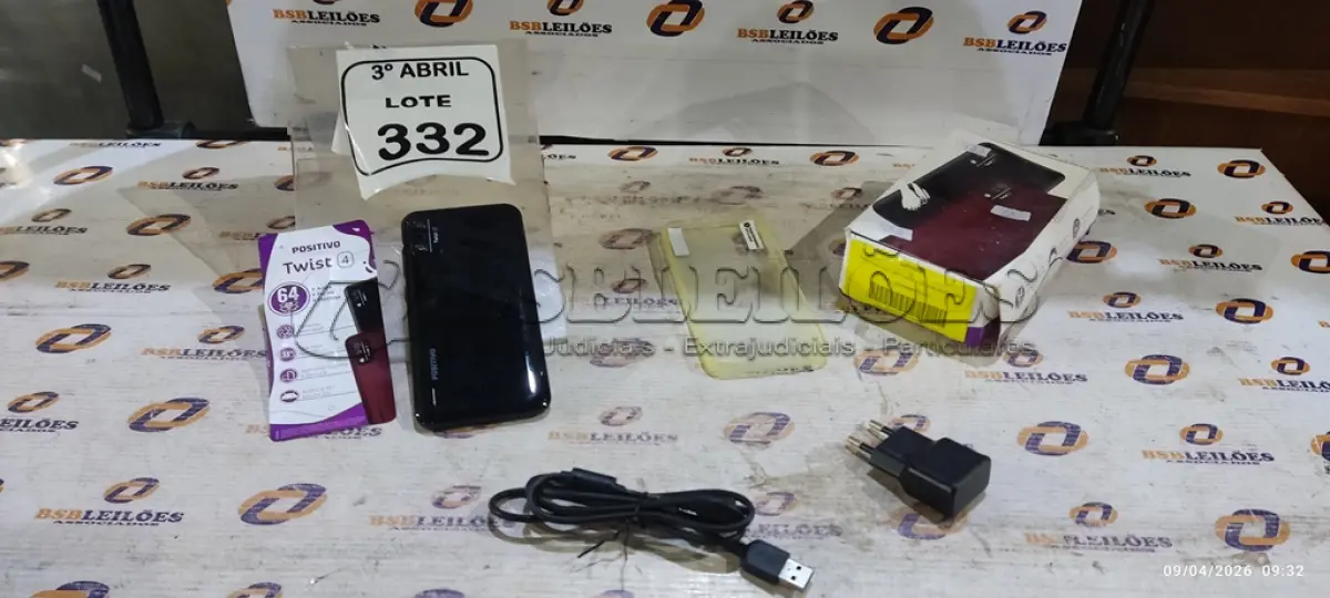 LOTE 332 - 01 SMARTPHONE COM CARREGADOR MODELO TWIST MARCA POSITIVO. (NO ESTADO) ATENÇÃO! FAZER A VISITAÇÃO ANTES DE ARREMATAR, NÃO SABEMOS SE FUNCIONA, LEILÃO NÃO TEM GARANTIA E NEM DEVOLUÇÃO, SUJEITO A POSSÍVEIS AVARIAS VISÍVEIS/OCULTAS E/OU AUSÊNCIA DE COMPONENTES.