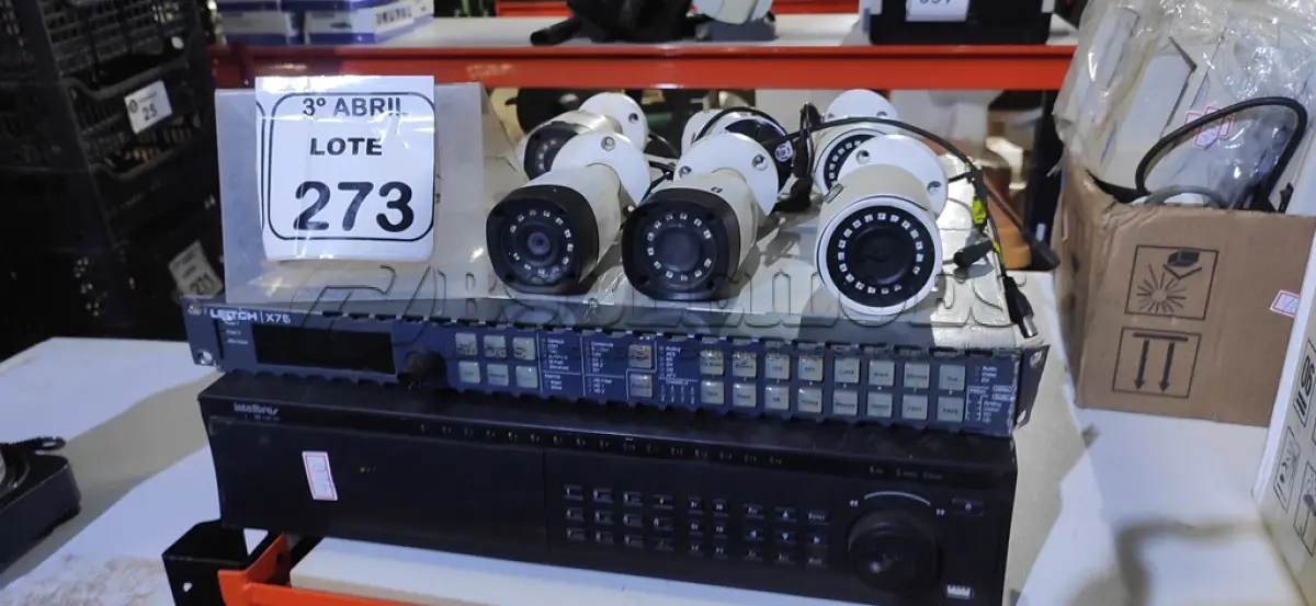 LOTE 273 - 01 CONTROLADORA DE EFEITOS DE VÍDEO DIGITAL MODELO DFS-700, 01 DVR INTELBRAS COM GRAVADOR EM DVD E 06 CÂMERAS DE SEGURANÇA MARCA INTELBRAS. (NO ESTADO) ATENÇÃO! FAZER A VISITAÇÃO ANTES DE ARREMATAR, NÃO SABEMOS SE FUNCIONA, LEILÃO NÃO TEM GARANTIA E NEM DEVOLUÇÃO, SUJEITO A POSSÍVEIS AVARIAS VISÍVEIS/OCULTAS E/OU AUSÊNCIA DE COMPONENTES.
