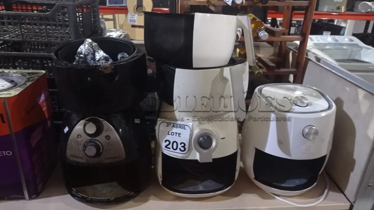 LOTE 203 - 03 AIRFRYER MARCAS E MODELOS DIVERSOS. (NO ESTADO) ATENÇÃO! FAZER A VISITAÇÃO ANTES DE ARREMATAR, NÃO SABEMOS SE FUNCIONA, LEILÃO NÃO TEM GARANTIA E NEM DEVOLUÇÃO, SUJEITO A POSSÍVEIS AVARIAS VISÍVEIS/OCULTAS E/OU AUSÊNCIA DE COMPONENTES.