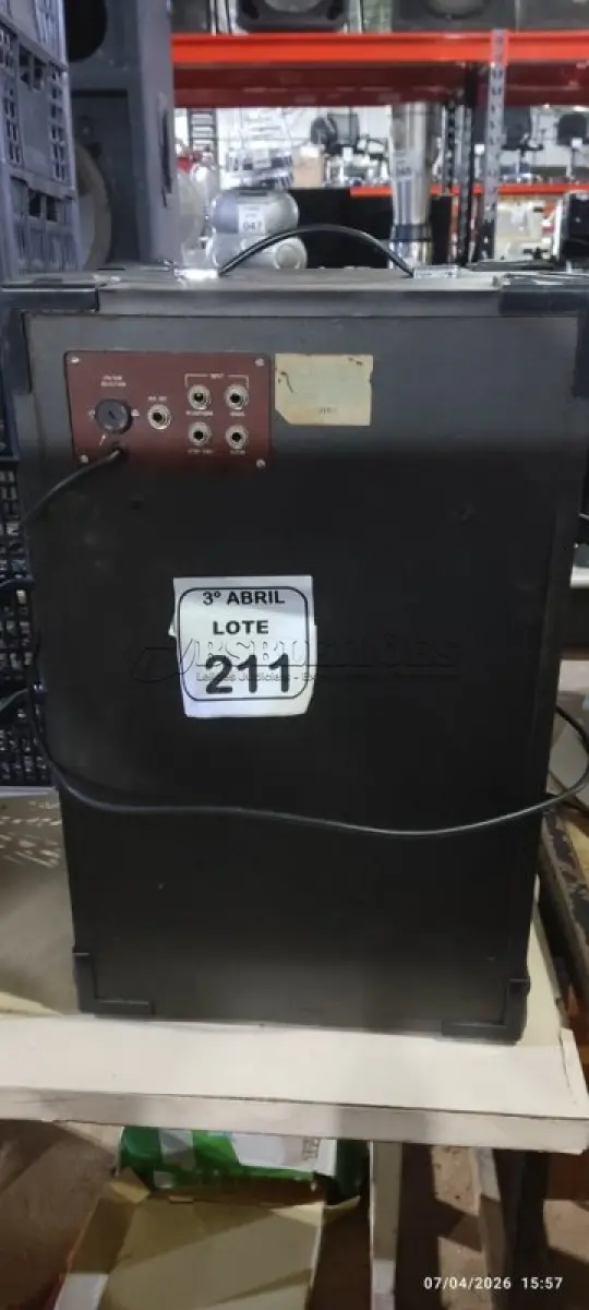 LOTE 211 - 01 CAIXA DE SOM AMPLIFICADORA MODELO GR 50 MARCA GAMBITT. (NO ESTADO) ATENÇÃO! FAZER A VISITAÇÃO ANTES DE ARREMATAR, NÃO SABEMOS SE FUNCIONA, LEILÃO NÃO TEM GARANTIA E NEM DEVOLUÇÃO, SUJEITO A POSSÍVEIS AVARIAS VISÍVEIS/OCULTAS E/OU AUSÊNCIA DE COMPONENTES.