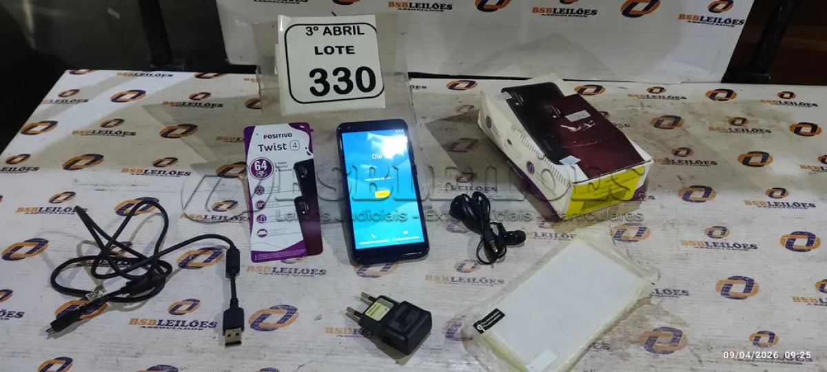 LOTE 330 - 01 SMARTPHONE COM CARREGADOR MODELO TWIST MARCA POSITIVO. (NO ESTADO) ATENÇÃO! FAZER A VISITAÇÃO ANTES DE ARREMATAR, NÃO SABEMOS SE FUNCIONA, LEILÃO NÃO TEM GARANTIA E NEM DEVOLUÇÃO, SUJEITO A POSSÍVEIS AVARIAS VISÍVEIS/OCULTAS E/OU AUSÊNCIA DE COMPONENTES.
