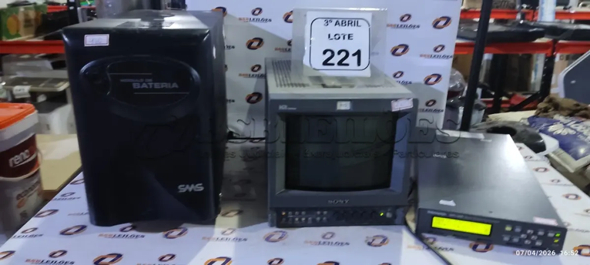 LOTE 221 - 01 CARCAÇA DE NOBREAK MARCA SMS, 01 MONITOR DE TV MARCA SONY E 01 GERADOR DE SINAL DE SINCRONISMO MARCA TEKTRONIX MODELO SPG 300. (NO ESTADO) ATENÇÃO! FAZER A VISITAÇÃO ANTES DE ARREMATAR, NÃO SABEMOS SE FUNCIONA, LEILÃO NÃO TEM GARANTIA E NEM DEVOLUÇÃO, SUJEITO A POSSÍVEIS AVARIAS VISÍVEIS/OCULTAS E/OU AUSÊNCIA DE COMPONENTES.