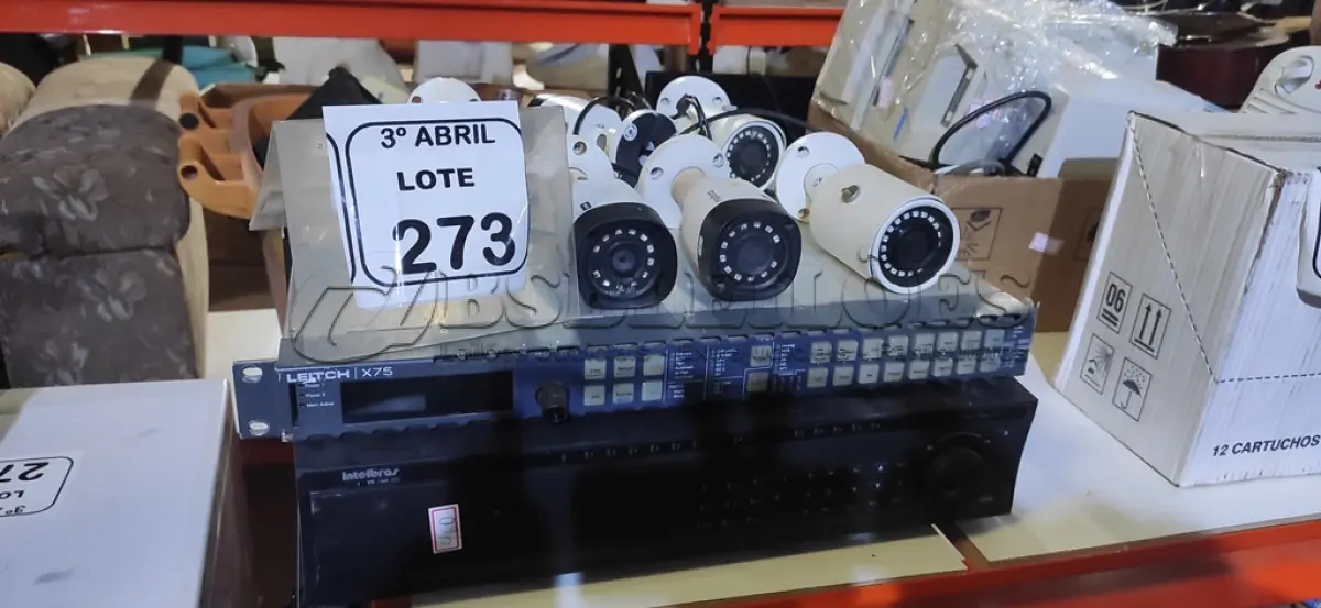 LOTE 273 - 01 CONTROLADORA DE EFEITOS DE VÍDEO DIGITAL MODELO DFS-700, 01 DVR INTELBRAS COM GRAVADOR EM DVD E 06 CÂMERAS DE SEGURANÇA MARCA INTELBRAS. (NO ESTADO) ATENÇÃO! FAZER A VISITAÇÃO ANTES DE ARREMATAR, NÃO SABEMOS SE FUNCIONA, LEILÃO NÃO TEM GARANTIA E NEM DEVOLUÇÃO, SUJEITO A POSSÍVEIS AVARIAS VISÍVEIS/OCULTAS E/OU AUSÊNCIA DE COMPONENTES.
