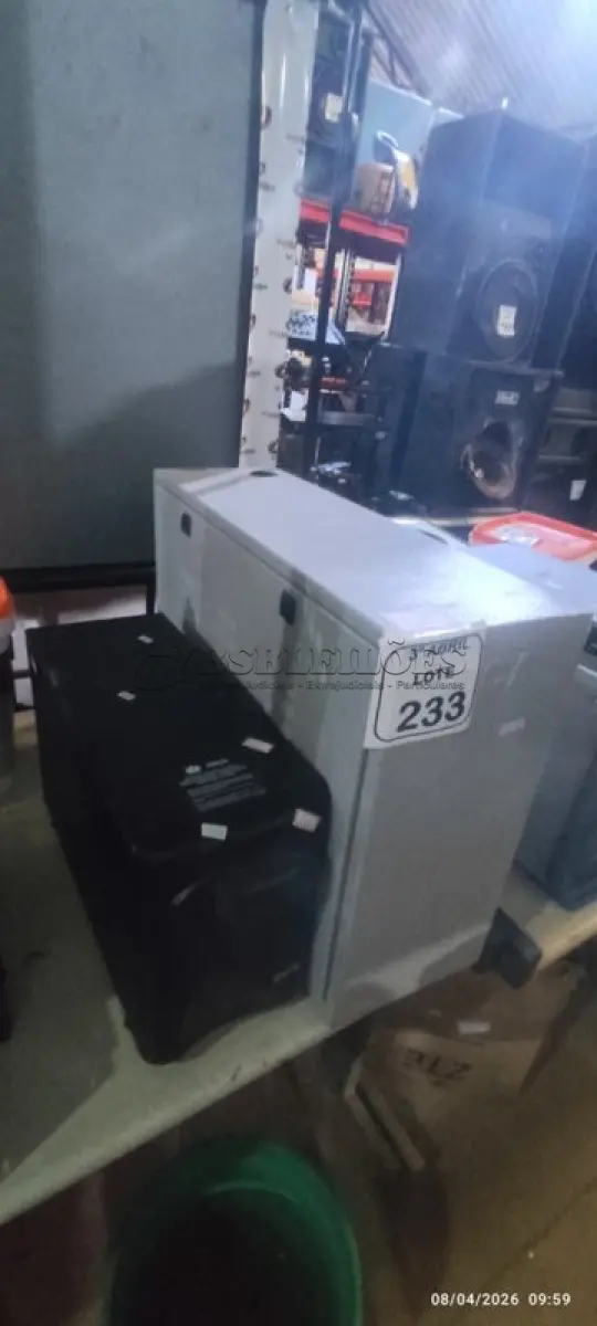 LOTE 233 - 01 NOBREAK 1400VA MARCA SMS E 01 BANCO DE BATERIA VAZIO E INCOMPLETO. (NO ESTADO) ATENÇÃO! FAZER A VISITAÇÃO ANTES DE ARREMATAR, NÃO SABEMOS SE FUNCIONA, LEILÃO NÃO TEM GARANTIA E NEM DEVOLUÇÃO, SUJEITO A POSSÍVEIS AVARIAS VISÍVEIS/OCULTAS E/OU AUSÊNCIA DE COMPONENTES.