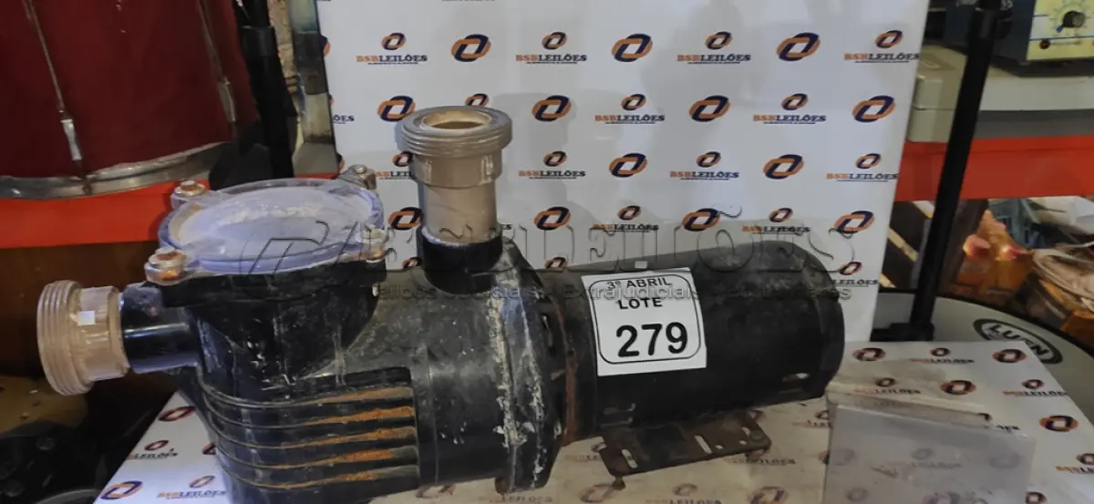 LOTE 279 - 01 BOMBA PARA PISCINA MARCA WEG. (NO ESTADO) ATENÇÃO! FAZER A VISITAÇÃO ANTES DE ARREMATAR, NÃO SABEMOS SE FUNCIONA, LEILÃO NÃO TEM GARANTIA E NEM DEVOLUÇÃO, SUJEITO A POSSÍVEIS AVARIAS VISÍVEIS/OCULTAS E/OU AUSÊNCIA DE COMPONENTES.