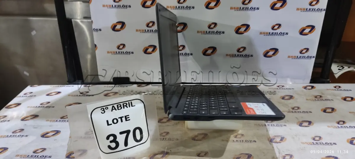 LOTE 370 - 01 CHROMEBOOK 16GB E.MMC MEMORIA 2GB LINHA CONNECT MARCA SAMSUNG SEM FONTE. (NO ESTADO) ATENÇÃO! FAZER A VISITAÇÃO ANTES DE ARREMATAR, NÃO SABEMOS SE FUNCIONA, LEILÃO NÃO TEM GARANTIA E NEM DEVOLUÇÃO, SUJEITO A POSSÍVEIS AVARIAS VISÍVEIS/OCULTAS E/OU AUSÊNCIA DE COMPONENTES.