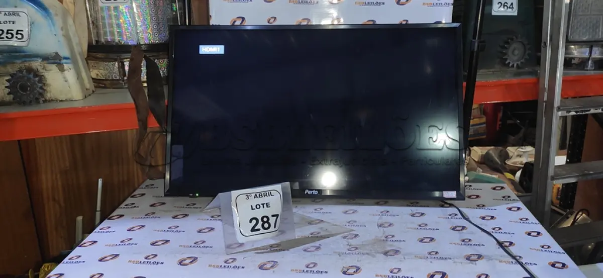 LOTE 287 - 01 TV LDC DE 32’’ MARCA PERTO. (NO ESTADO) ATENÇÃO! FAZER A VISITAÇÃO ANTES DE ARREMATAR, NÃO SABEMOS SE FUNCIONA, LEILÃO NÃO TEM GARANTIA E NEM DEVOLUÇÃO, SUJEITO A POSSÍVEIS AVARIAS VISÍVEIS/OCULTAS E/OU AUSÊNCIA DE COMPONENTES.