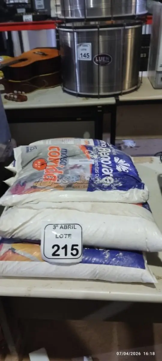 LOTE 215 - 05 SACOS DE MASSA CORRIDA DE 15 KG CADA MARCA RENOVARE. (NO ESTADO) ATENÇÃO! FAZER A VISITAÇÃO ANTES DE ARREMATAR, NÃO SABEMOS SE FUNCIONA, LEILÃO NÃO TEM GARANTIA E NEM DEVOLUÇÃO, SUJEITO A POSSÍVEIS AVARIAS VISÍVEIS/OCULTAS E/OU AUSÊNCIA DE COMPONENTES.