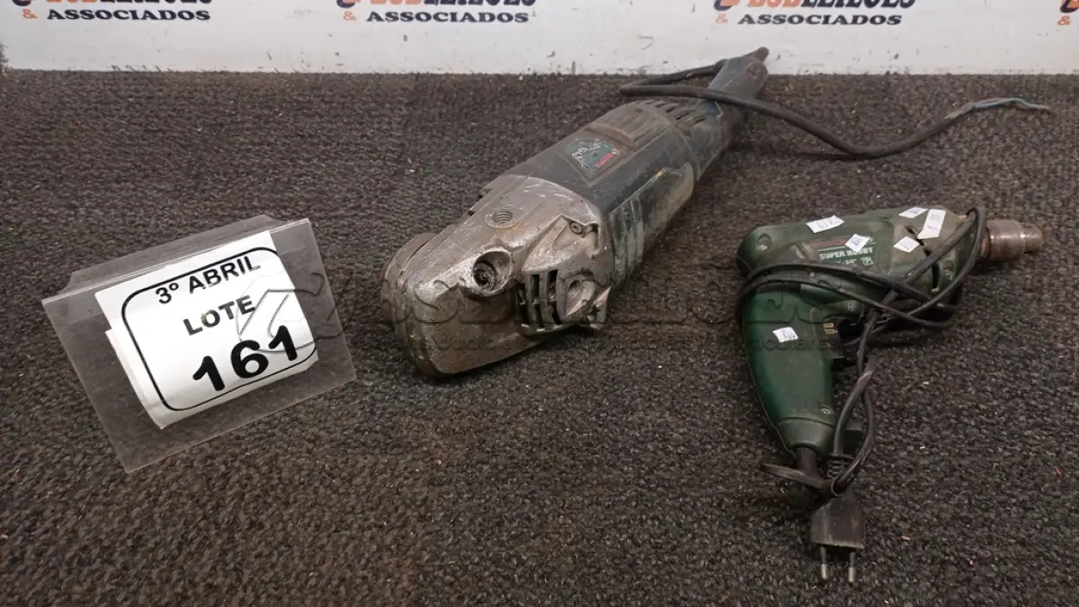 LOTE 161 - 01 FURADEIRA 220V 400W MARCA BOSCH 01 ESMERILHADEIRA BOSCH. (NO ESTADO) ATENÇÃO! FAZER A VISITAÇÃO ANTES DE ARREMATAR, NÃO SABEMOS SE FUNCIONA, LEILÃO NÃO TEM GARANTIA E NEM DEVOLUÇÃO, SUJEITO A POSSÍVEIS AVARIAS VISÍVEIS/OCULTAS E/OU AUSÊNCIA DE COMPONENTES.