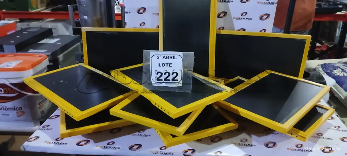LOTE 222 - 10 MONITORES DE LCD PARA RETIRADA DE PEÇAS. (NO ESTADO) ATENÇÃO! FAZER A VISITAÇÃO ANTES DE ARREMATAR, NÃO SABEMOS SE FUNCIONA, LEILÃO NÃO TEM GARANTIA E NEM DEVOLUÇÃO, SUJEITO A POSSÍVEIS AVARIAS VISÍVEIS/OCULTAS E/OU AUSÊNCIA DE COMPONENTES.