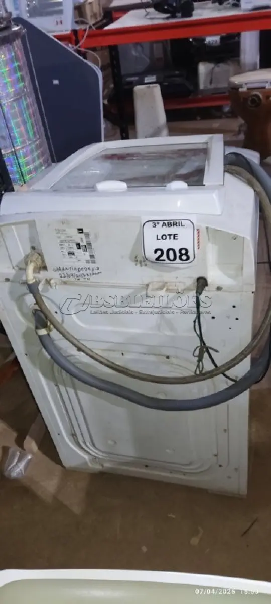 LOTE 208 - 01 MÁQUINA DE LAVAR ROUPAS DE 9 KG 220V MARCA ELECTROLUX. (NO ESTADO) ATENÇÃO! FAZER A VISITAÇÃO ANTES DE ARREMATAR, NÃO SABEMOS SE FUNCIONA, LEILÃO NÃO TEM GARANTIA E NEM DEVOLUÇÃO, SUJEITO A POSSÍVEIS AVARIAS VISÍVEIS/OCULTAS E/OU AUSÊNCIA DE COMPONENTES.