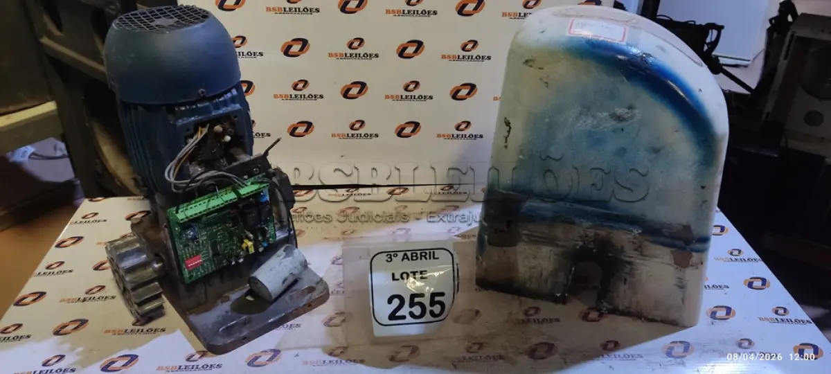 LOTE 255 - 01 MOTOR DE PORTÃO ELÉTRICO. (NO ESTADO) ATENÇÃO! FAZER A VISITAÇÃO ANTES DE ARREMATAR, NÃO SABEMOS SE FUNCIONA, LEILÃO NÃO TEM GARANTIA E NEM DEVOLUÇÃO, SUJEITO A POSSÍVEIS AVARIAS VISÍVEIS/OCULTAS E/OU AUSÊNCIA DE COMPONENTES.
