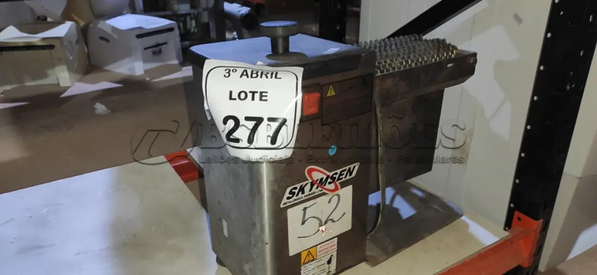 LOTE 277 - 01 MÁQUINA AMACIADORA DE BIFE MARCA SKYMSEN E 01 CAFETEIRA 110V. (NO ESTADO) ATENÇÃO! FAZER A VISITAÇÃO ANTES DE ARREMATAR, NÃO SABEMOS SE FUNCIONA, LEILÃO NÃO TEM GARANTIA E NEM DEVOLUÇÃO, SUJEITO A POSSÍVEIS AVARIAS VISÍVEIS/OCULTAS E/OU AUSÊNCIA DE COMPONENTES.
