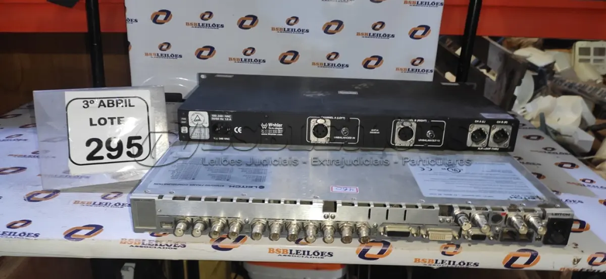 LOTE 295 - 01 PAINEL DE CONTROLE REMOTO PARA RACK MODELO X75 MARCA LEITCH E 01 CONTROLADORA DE ÁUDIO. (NO ESTADO) ATENÇÃO! FAZER A VISITAÇÃO ANTES DE ARREMATAR, NÃO SABEMOS SE FUNCIONA, LEILÃO NÃO TEM GARANTIA E NEM DEVOLUÇÃO, SUJEITO A POSSÍVEIS AVARIAS VISÍVEIS/OCULTAS E/OU AUSÊNCIA DE COMPONENTES.