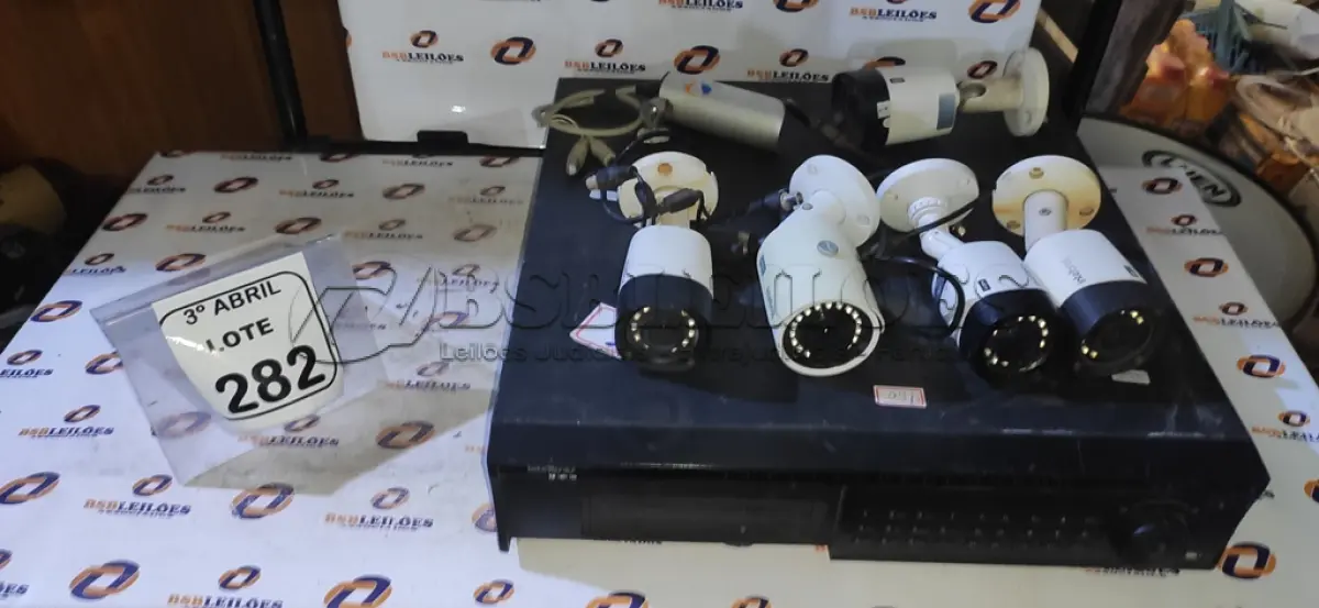 LOTE 282 - 01 DVR MARCA INTELBRAS COM 06 CÂMERAS DE SEGURANÇA SENDO 05 MARCA INTELBRAS E 01 PLASTROM VÍDEO. (NO ESTADO) ATENÇÃO! FAZER A VISITAÇÃO ANTES DE ARREMATAR, NÃO SABEMOS SE FUNCIONA, LEILÃO NÃO TEM GARANTIA E NEM DEVOLUÇÃO, SUJEITO A POSSÍVEIS AVARIAS VISÍVEIS/OCULTAS E/OU AUSÊNCIA DE COMPONENTES.