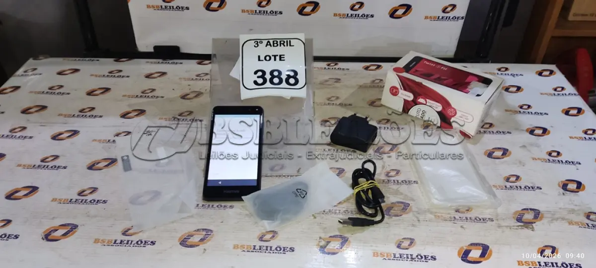 LOTE 388 - 01 SMARTPHONE COM CARREGADOR MODELO TWIST MARCA POSITIVO. (NO ESTADO) ATENÇÃO! FAZER A VISITAÇÃO ANTES DE ARREMATAR, NÃO SABEMOS SE FUNCIONA, LEILÃO NÃO TEM GARANTIA E NEM DEVOLUÇÃO, SUJEITO A POSSÍVEIS AVARIAS VISÍVEIS/OCULTAS E/OU AUSÊNCIA DE COMPONENTES.