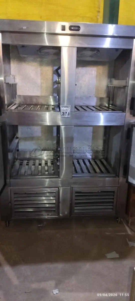 LOTE 376 - 01 GELADEIRA INDUSTRIAL EM INOX COM 04 PORTAS. (NO ESTADO) ATENÇÃO! FAZER A VISITAÇÃO ANTES DE ARREMATAR, NÃO SABEMOS SE FUNCIONA, LEILÃO NÃO TEM GARANTIA E NEM DEVOLUÇÃO, SUJEITO A POSSÍVEIS AVARIAS VISÍVEIS/OCULTAS E/OU AUSÊNCIA DE COMPONENTES.