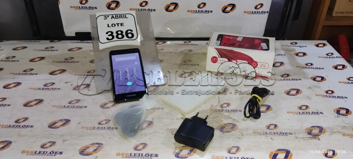 LOTE 386 - 01 SMARTPHONE COM CARREGADOR MODELO TWIST MARCA POSITIVO. (NO ESTADO) ATENÇÃO! FAZER A VISITAÇÃO ANTES DE ARREMATAR, NÃO SABEMOS SE FUNCIONA, LEILÃO NÃO TEM GARANTIA E NEM DEVOLUÇÃO, SUJEITO A POSSÍVEIS AVARIAS VISÍVEIS/OCULTAS E/OU AUSÊNCIA DE COMPONENTES.
