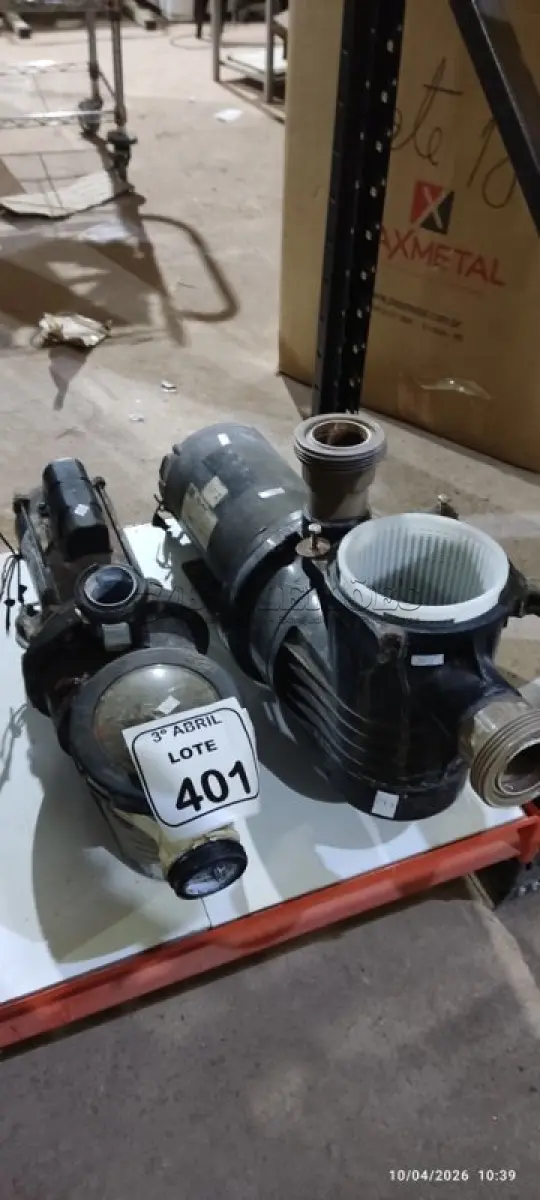 LOTE 401 - 02 BOMBAS COM PRÉ-FILTRO PARA PISCINA. (NO ESTADO) ATENÇÃO! FAZER A VISITAÇÃO ANTES DE ARREMATAR, NÃO SABEMOS SE FUNCIONA, LEILÃO NÃO TEM GARANTIA E NEM DEVOLUÇÃO, SUJEITO A POSSÍVEIS AVARIAS VISÍVEIS/OCULTAS E/OU AUSÊNCIA DE COMPONENTES.