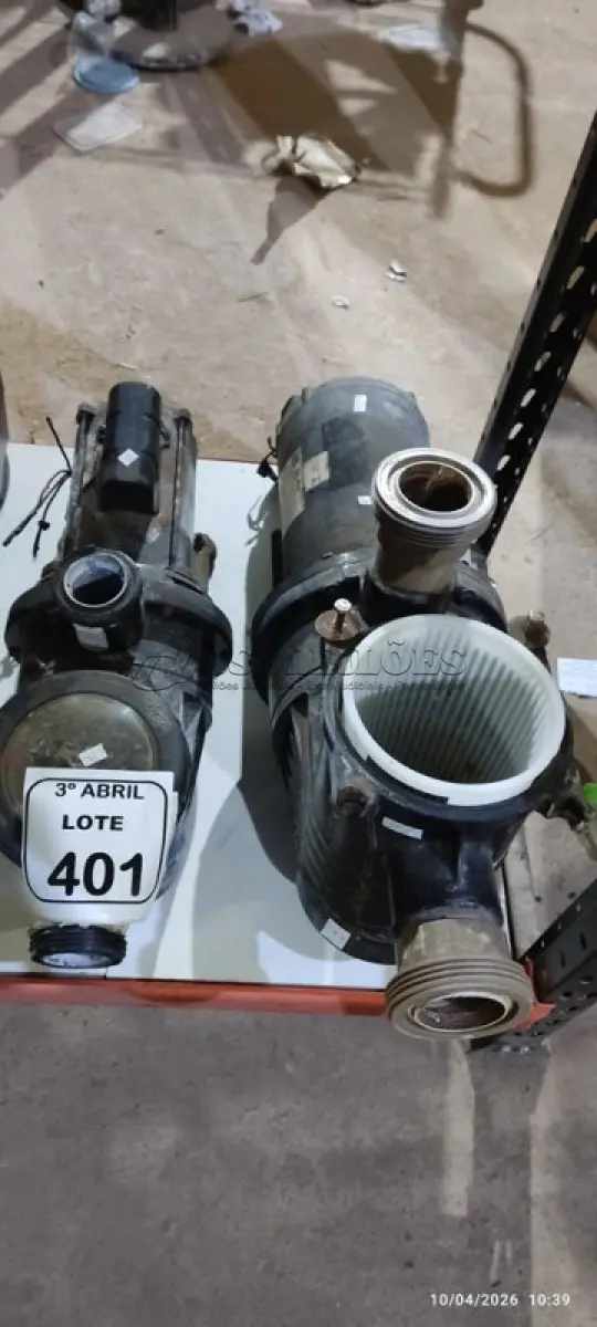 LOTE 401 - 02 BOMBAS COM PRÉ-FILTRO PARA PISCINA. (NO ESTADO) ATENÇÃO! FAZER A VISITAÇÃO ANTES DE ARREMATAR, NÃO SABEMOS SE FUNCIONA, LEILÃO NÃO TEM GARANTIA E NEM DEVOLUÇÃO, SUJEITO A POSSÍVEIS AVARIAS VISÍVEIS/OCULTAS E/OU AUSÊNCIA DE COMPONENTES.