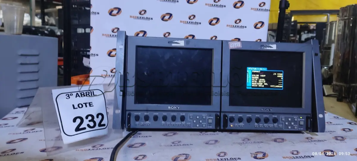 LOTE 232 - 02 MONITORES DE VÍDEO LCD PROFISSIONAL MODELO LMD-9000 (NO ESTADO) ATENÇÃO! FAZER A VISITAÇÃO ANTES DE ARREMATAR, NÃO SABEMOS SE FUNCIONA, LEILÃO NÃO TEM GARANTIA E NEM DEVOLUÇÃO, SUJEITO A POSSÍVEIS AVARIAS VISÍVEIS/OCULTAS E/OU AUSÊNCIA DE COMPONENTES.