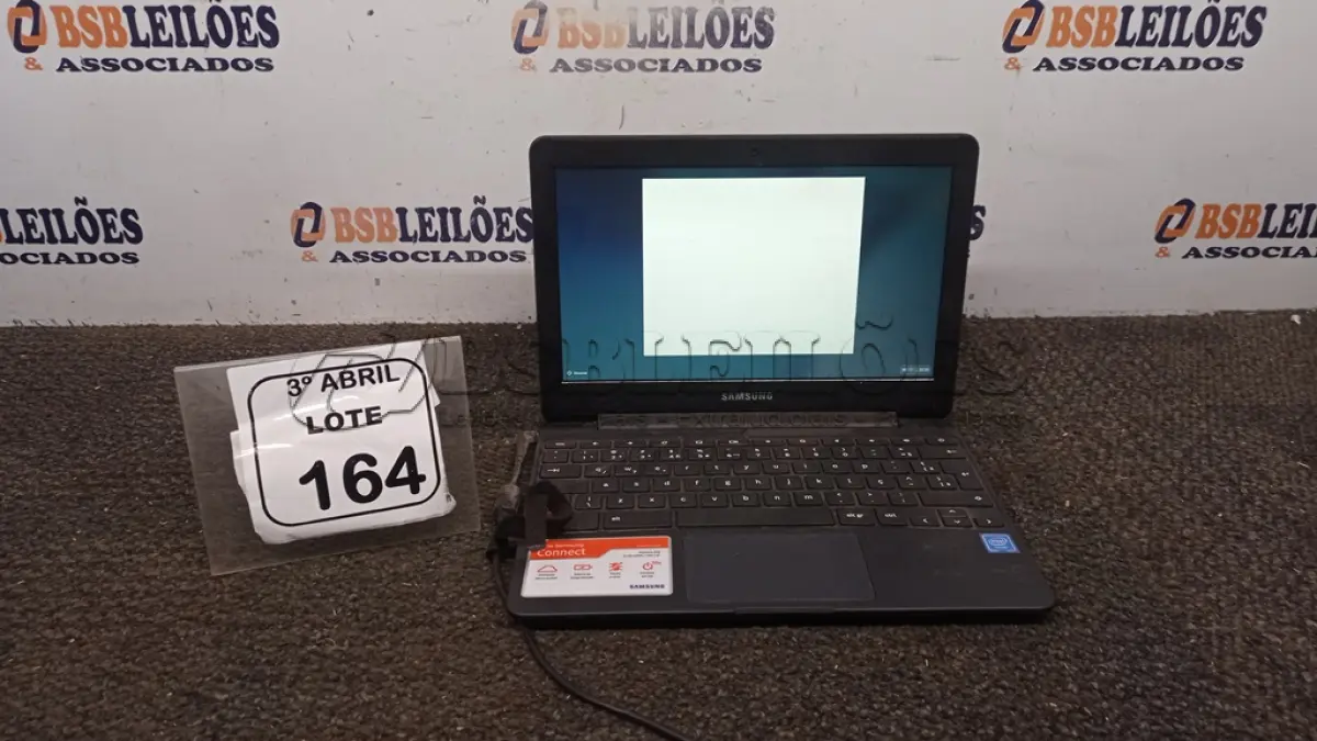 LOTE 164 - 01 CHROMEBOOK 16GB E.MMC MEMORIA 2GB LINHA CONNECT MARCA SAMSUNG SEM FONTE. (NO ESTADO) ATENÇÃO! FAZER A VISITAÇÃO ANTES DE ARREMATAR, NÃO SABEMOS SE FUNCIONA, LEILÃO NÃO TEM GARANTIA E NEM DEVOLUÇÃO, SUJEITO A POSSÍVEIS AVARIAS VISÍVEIS/OCULTAS E/OU AUSÊNCIA DE COMPONENTES.