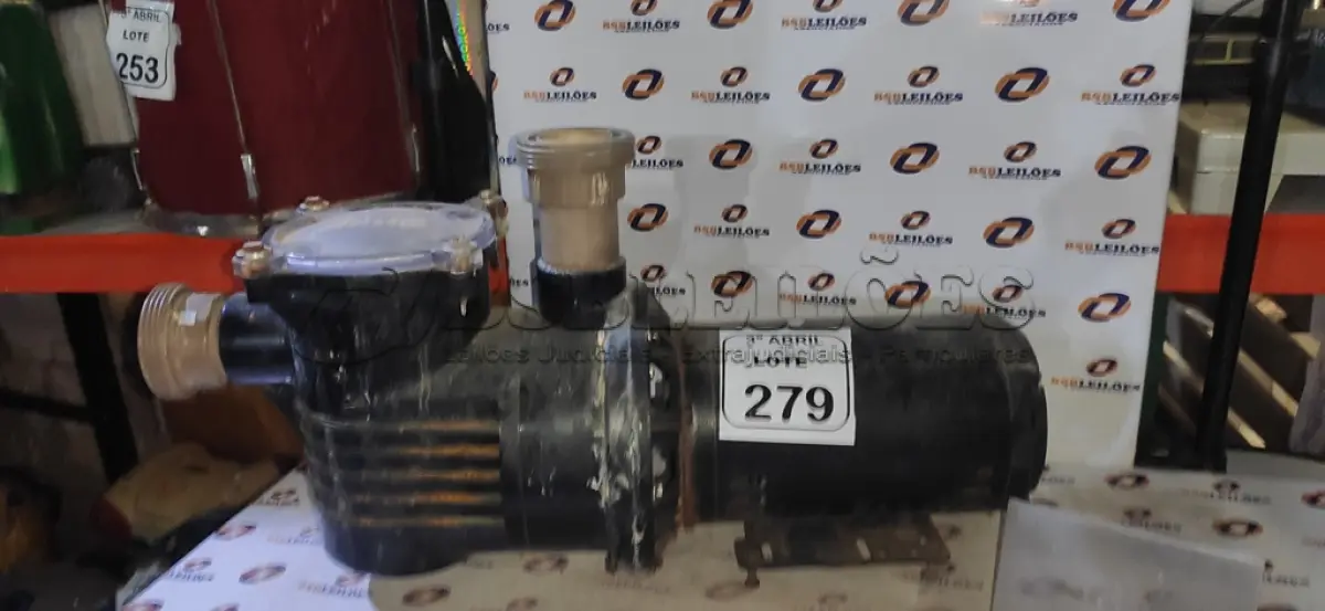 LOTE 279 - 01 BOMBA PARA PISCINA MARCA WEG. (NO ESTADO) ATENÇÃO! FAZER A VISITAÇÃO ANTES DE ARREMATAR, NÃO SABEMOS SE FUNCIONA, LEILÃO NÃO TEM GARANTIA E NEM DEVOLUÇÃO, SUJEITO A POSSÍVEIS AVARIAS VISÍVEIS/OCULTAS E/OU AUSÊNCIA DE COMPONENTES.