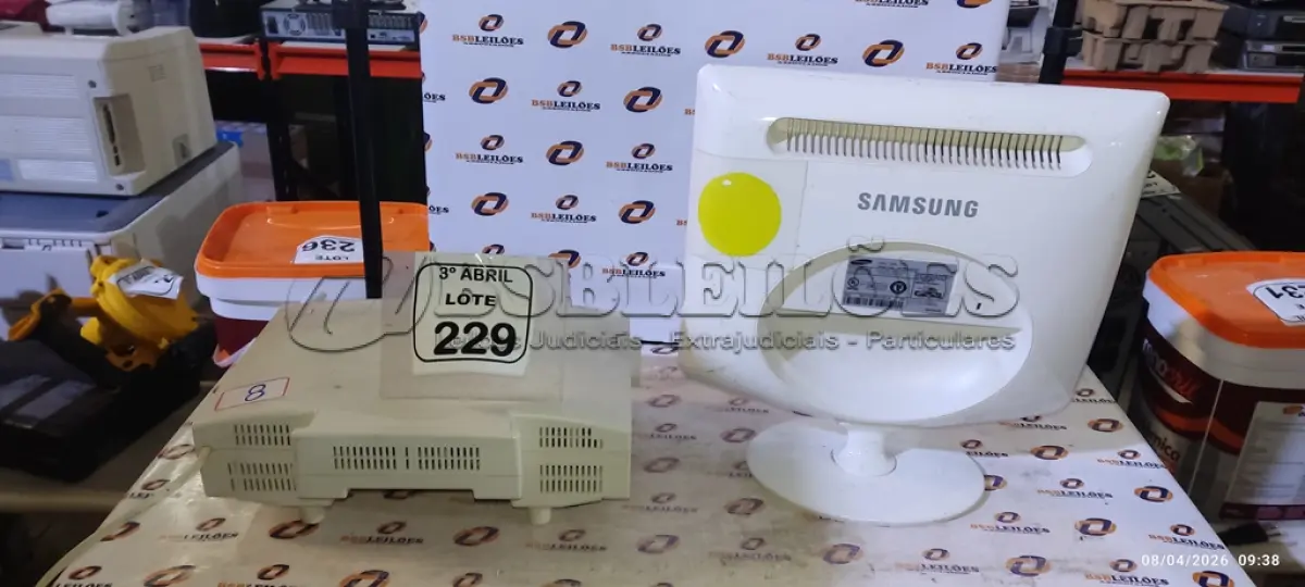 LOTE 229 - 01 MONITOR SAMSUNG SYNC MASTER 732N E 01 CD PLAYER SONY. (NO ESTADO) ATENÇÃO! FAZER A VISITAÇÃO ANTES DE ARREMATAR, NÃO SABEMOS SE FUNCIONA, LEILÃO NÃO TEM GARANTIA E NEM DEVOLUÇÃO, SUJEITO A POSSÍVEIS AVARIAS VISÍVEIS/OCULTAS E/OU AUSÊNCIA DE COMPONENTES.