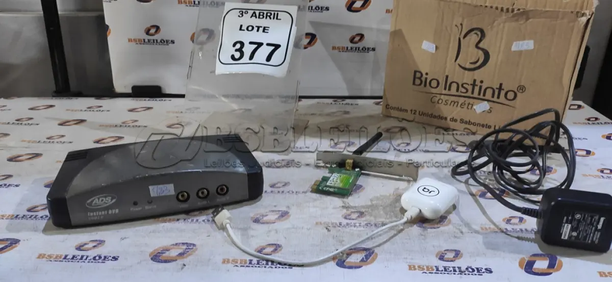 LOTE 377 - 01 PLACA DE CAPTURA DE VÍDEO COM FONTE, 01 ADAPTADOR WI-FI E 01 FONE SEM FIO. (NO ESTADO) ATENÇÃO! FAZER A VISITAÇÃO ANTES DE ARREMATAR, NÃO SABEMOS SE FUNCIONA, LEILÃO NÃO TEM GARANTIA E NEM DEVOLUÇÃO, SUJEITO A POSSÍVEIS AVARIAS VISÍVEIS/OCULTAS E/OU AUSÊNCIA DE COMPONENTES.