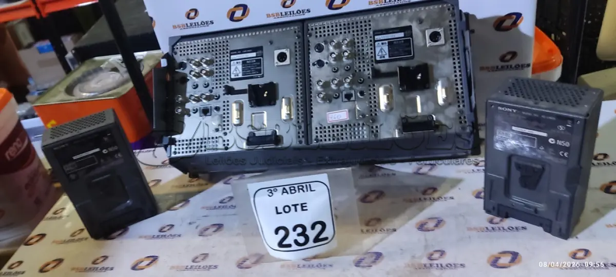 LOTE 232 - 02 MONITORES DE VÍDEO LCD PROFISSIONAL MODELO LMD-9000 (NO ESTADO) ATENÇÃO! FAZER A VISITAÇÃO ANTES DE ARREMATAR, NÃO SABEMOS SE FUNCIONA, LEILÃO NÃO TEM GARANTIA E NEM DEVOLUÇÃO, SUJEITO A POSSÍVEIS AVARIAS VISÍVEIS/OCULTAS E/OU AUSÊNCIA DE COMPONENTES.