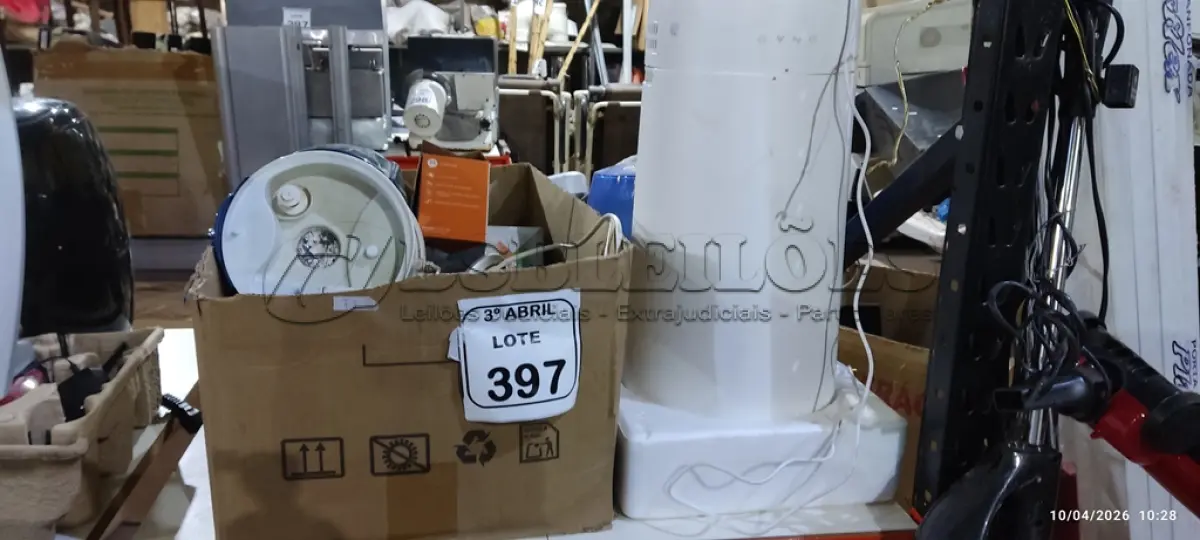 LOTE 397 - 03 UMIDIFICADORES DE MARCAS E MODELOS DIVERSOS, 01 CAIXA COM VAIRIAS CAXINHAS DE SOM PARA PC, APARELHO TELEFONICO E MATERIAIS DIVERSOS. (NO ESTADO) ATENÇÃO! FAZER A VISITAÇÃO ANTES DE ARREMATAR, NÃO SABEMOS SE FUNCIONA, LEILÃO NÃO TEM GARANTIA E NEM DEVOLUÇÃO, SUJEITO A POSSÍVEIS AVARIAS VISÍVEIS/OCULTAS E/OU AUSÊNCIA DE COMPONENTES.