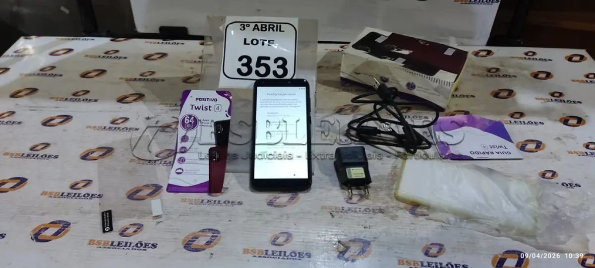 LOTE 353 - 01 SMARTPHONE COM CARREGADOR MODELO TWIST MARCA POSITIVO. (NO ESTADO) ATENÇÃO! FAZER A VISITAÇÃO ANTES DE ARREMATAR, NÃO SABEMOS SE FUNCIONA, LEILÃO NÃO TEM GARANTIA E NEM DEVOLUÇÃO, SUJEITO A POSSÍVEIS AVARIAS VISÍVEIS/OCULTAS E/OU AUSÊNCIA DE COMPONENTES.