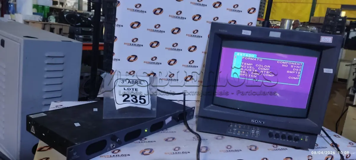 LOTE 235 - 01 MONITOR DE CÂMERA MODELO TRINITON MARCA SONY E 01 CONTROLADORA DE ÁUDIO MODELO AMP1A MARCA WOHLER. (NO ESTADO) ATENÇÃO! FAZER A VISITAÇÃO ANTES DE ARREMATAR, NÃO SABEMOS SE FUNCIONA, LEILÃO NÃO TEM GARANTIA E NEM DEVOLUÇÃO, SUJEITO A POSSÍVEIS AVARIAS VISÍVEIS/OCULTAS E/OU AUSÊNCIA DE COMPONENTES.