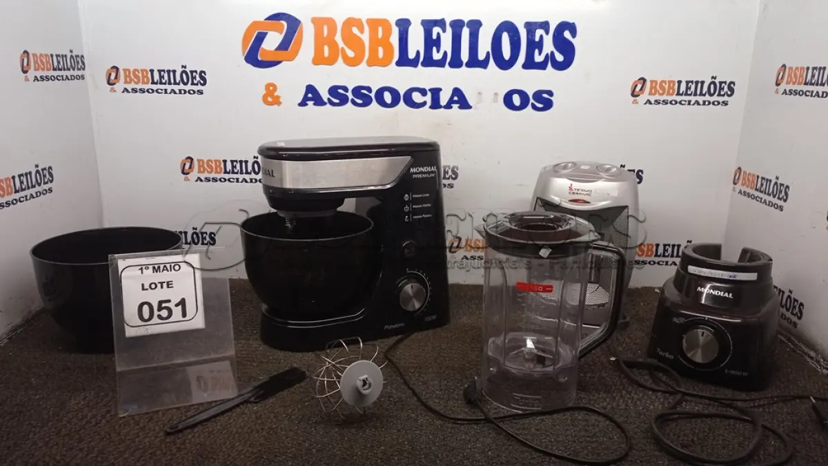 LOTE 051 - 01 BATEDEIRA PLANETÁRIA MARCA MONDIAL, 01 LIQUIDIFICADOR MARCA MONDIAL E 01 AQUECEDOR ELETRICO. (NO ESTADO) ATENÇÃO! FAZER A VISITAÇÃO ANTES DE ARREMATAR, NÃO SABEMOS SE FUNCIONA, LEILÃO NÃO TEM GARANTIA E NEM DEVOLUÇÃO, SUJEITO A POSSÍVEIS AVARIAS VISÍVEIS/OCULTAS E/OU AUSÊNCIA DE COMPONENTES.