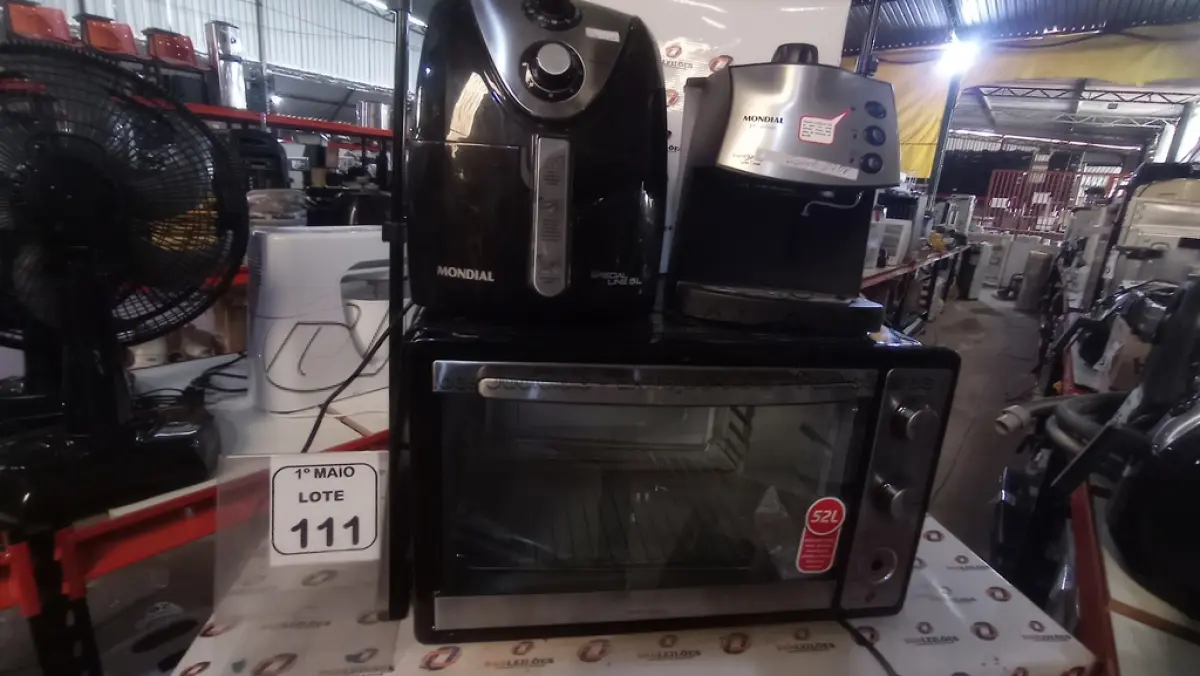 LOTE 111 - 01 MÁQUINA DE CAFÉ EXPRESSO, 01 AIR FRYER E 01 FORNO COM AVARIAS MARCA MONDIAL. (NO ESTADO) ATENÇÃO! FAZER A VISITAÇÃO ANTES DE ARREMATAR, NÃO SABEMOS SE FUNCIONA, LEILÃO NÃO TEM GARANTIA E NEM DEVOLUÇÃO, SUJEITO A POSSÍVEIS AVARIAS VISÍVEIS/OCULTAS E/OU AUSÊNCIA DE COMPONENTES.