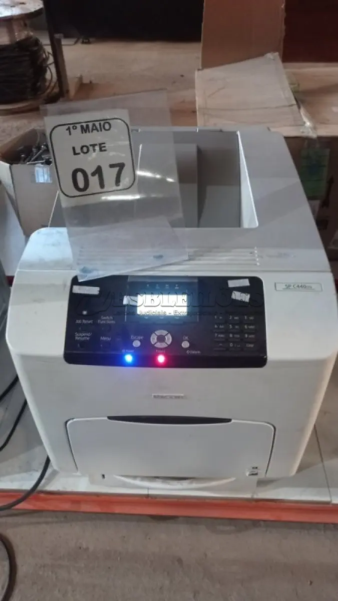 LOTE 017 - 01 IMPRESSORA MODELO SP C440DN MARCA RICOH. (NO ESTADO) ATENÇÃO! FAZER A VISITAÇÃO ANTES DE ARREMATAR, NÃO SABEMOS SE FUNCIONA, LEILÃO NÃO TEM GARANTIA E NEM DEVOLUÇÃO, SUJEITO A POSSÍVEIS AVARIAS VISÍVEIS/OCULTAS E/OU AUSÊNCIA DE COMPONENTES.