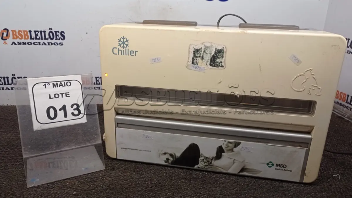 LOTE 013 - 01 COOLER PARA VACINAS VETERINÁRIAS MODELO VC-200 127V MARCA CHILLER UNIT. (NO ESTADO) ATENÇÃO! FAZER A VISITAÇÃO ANTES DE ARREMATAR, NÃO SABEMOS SE FUNCIONA, LEILÃO NÃO TEM GARANTIA E NEM DEVOLUÇÃO, SUJEITO A POSSÍVEIS AVARIAS VISÍVEIS/OCULTAS E/OU AUSÊNCIA DE COMPONENTES.