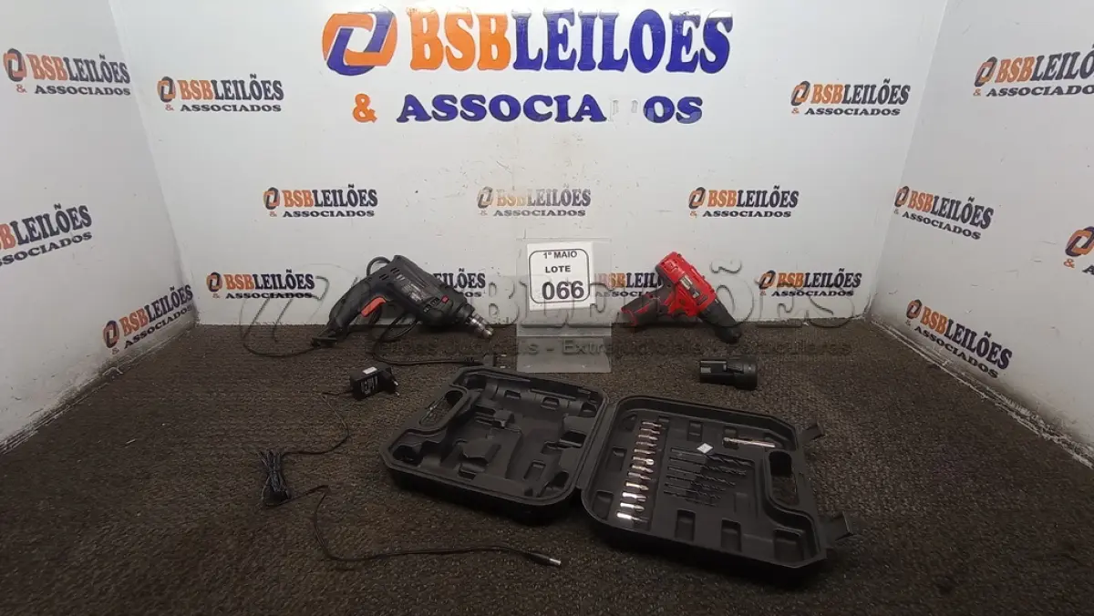 LOTE 066 - 01 FURADEIRA MODELO POWER TOOLS 220V MARCA MONDIAL E 01 PARAFUSADEIRA A BATERIA COM BITS, FONTE E MALETA MARCA MONDIAL. (NO ESTADO) ATENÇÃO! FAZER A VISITAÇÃO ANTES DE ARREMATAR, NÃO SABEMOS SE FUNCIONA, LEILÃO NÃO TEM GARANTIA E NEM DEVOLUÇÃO, SUJEITO A POSSÍVEIS AVARIAS VISÍVEIS/OCULTAS E/OU AUSÊNCIA DE COMPONENTES.