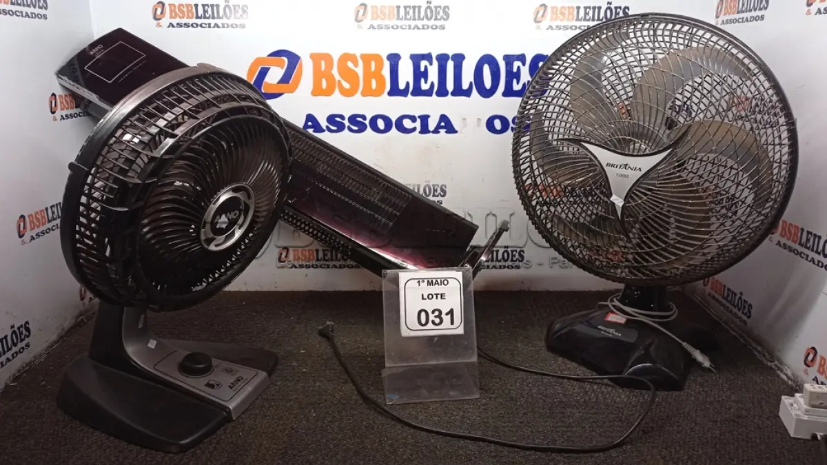 LOTE 031 - 03 VENTILADORES DE MARCAS E MODELOS DIVERSOS. (NO ESTADO) ATENÇÃO! FAZER A VISITAÇÃO ANTES DE ARREMATAR, NÃO SABEMOS SE FUNCIONA, LEILÃO NÃO TEM GARANTIA E NEM DEVOLUÇÃO, SUJEITO A POSSÍVEIS AVARIAS VISÍVEIS/OCULTAS E/OU AUSÊNCIA DE COMPONENTES.