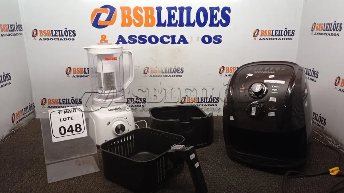 LOTE 048 - 01 AIR FRYER 4L 220V MARCA MONDIAL E 01 LIQUIDIFICADOR MARCA MONDIAL. (NO ESTADO) ATENÇÃO! FAZER A VISITAÇÃO ANTES DE ARREMATAR, NÃO SABEMOS SE FUNCIONA, LEILÃO NÃO TEM GARANTIA E NEM DEVOLUÇÃO, SUJEITO A POSSÍVEIS AVARIAS VISÍVEIS/OCULTAS E/OU AUSÊNCIA DE COMPONENTES.