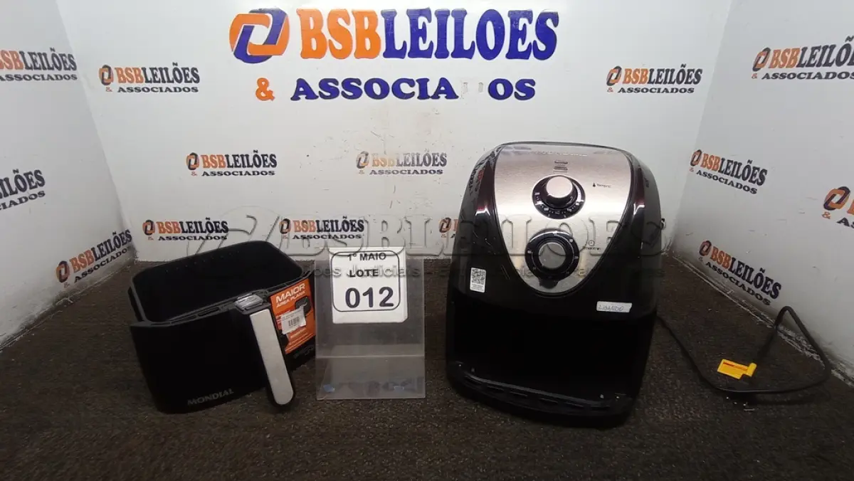 LOTE 012 - 01 AIR FRYER 5L 220V MARCA MONDIAL. (NO ESTADO) ATENÇÃO! FAZER A VISITAÇÃO ANTES DE ARREMATAR, NÃO SABEMOS SE FUNCIONA, LEILÃO NÃO TEM GARANTIA E NEM DEVOLUÇÃO, SUJEITO A POSSÍVEIS AVARIAS VISÍVEIS/OCULTAS E/OU AUSÊNCIA DE COMPONENTES.