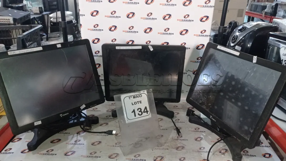 LOTE 134 - 03 MONITORES TOUCH SCREEN MARCA TANCA. (NO ESTADO) ATENÇÃO! FAZER A VISITAÇÃO ANTES DE ARREMATAR, NÃO SABEMOS SE FUNCIONA, LEILÃO NÃO TEM GARANTIA E NEM DEVOLUÇÃO, SUJEITO A POSSÍVEIS AVARIAS VISÍVEIS/OCULTAS E/OU AUSÊNCIA DE COMPONENTES.