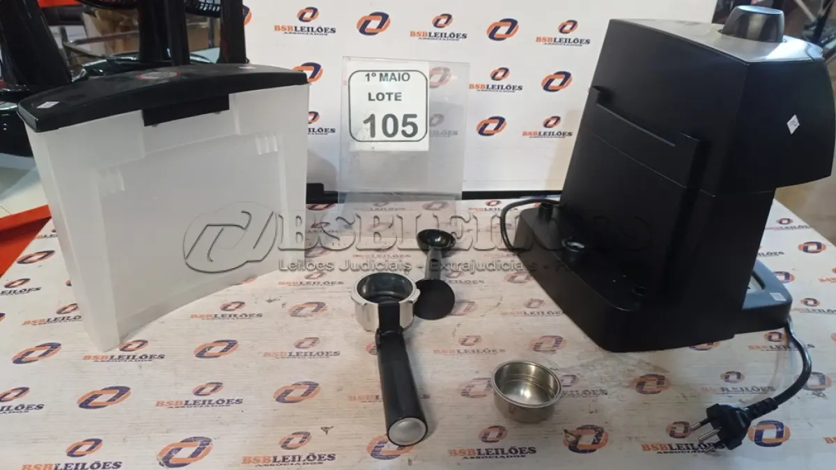 LOTE 105 - 01 MÁQUINA DE CAFÉ EXPRESSO 220V MARCA MONDIAL. (NO ESTADO) ATENÇÃO! FAZER A VISITAÇÃO ANTES DE ARREMATAR, NÃO SABEMOS SE FUNCIONA, LEILÃO NÃO TEM GARANTIA E NEM DEVOLUÇÃO, SUJEITO A POSSÍVEIS AVARIAS VISÍVEIS/OCULTAS E/OU AUSÊNCIA DE COMPONENTES.