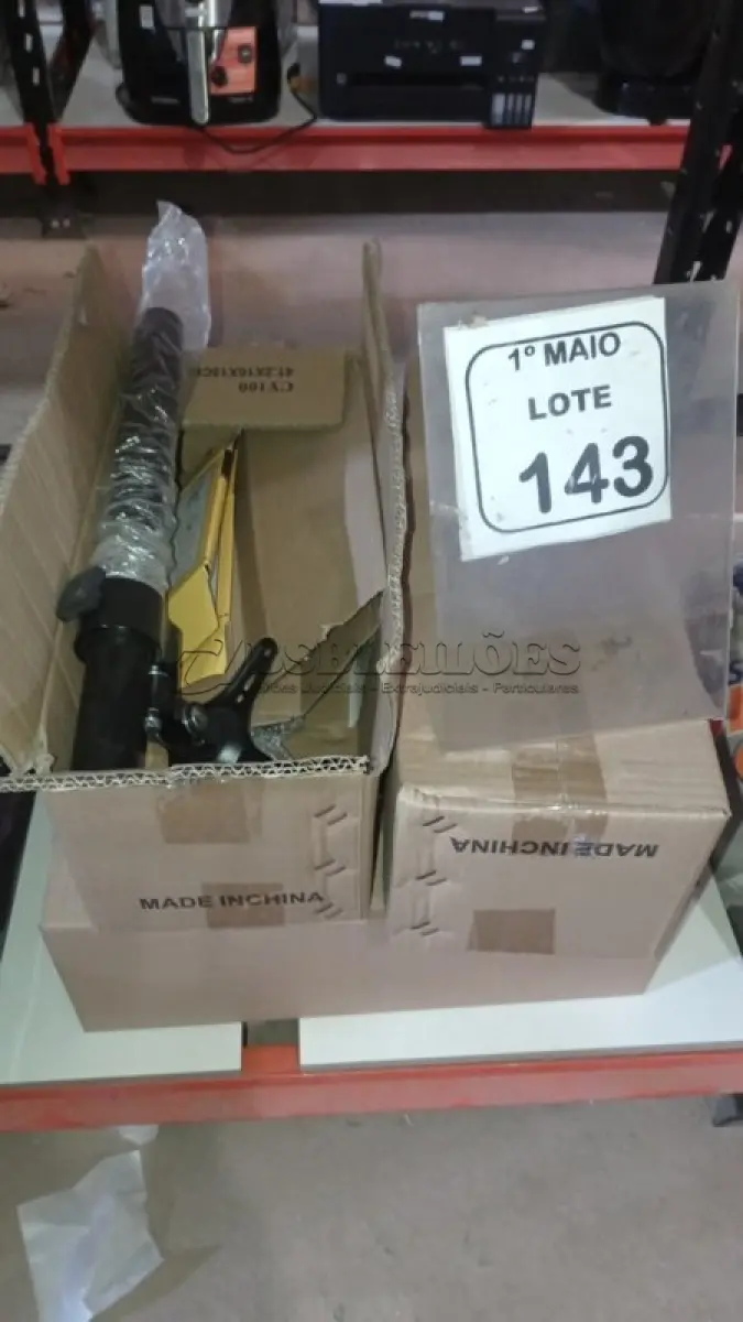 LOTE 143 - 05 SUPORTES DE MONITOR MARCA DATEN. (NO ESTADO) ATENÇÃO! FAZER A VISITAÇÃO ANTES DE ARREMATAR, NÃO SABEMOS SE FUNCIONA, LEILÃO NÃO TEM GARANTIA E NEM DEVOLUÇÃO, SUJEITO A POSSÍVEIS AVARIAS VISÍVEIS/OCULTAS E/OU AUSÊNCIA DE COMPONENTES.