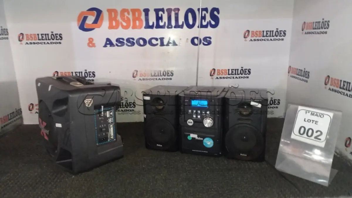 LOTE 002 - 01 MINI SYSTEM COM CAIXA ACOPLADAS MARCA PHILCO E 01 CAIXA DE SOM MODELO EXPLOSOUND. (NO ESTADO) ATENÇÃO! FAZER A VISITAÇÃO ANTES DE ARREMATAR, NÃO SABEMOS SE FUNCIONA, LEILÃO NÃO TEM GARANTIA E NEM DEVOLUÇÃO, SUJEITO A POSSÍVEIS AVARIAS VISÍVEIS/OCULTAS E/OU AUSÊNCIA DE COMPONENTES.