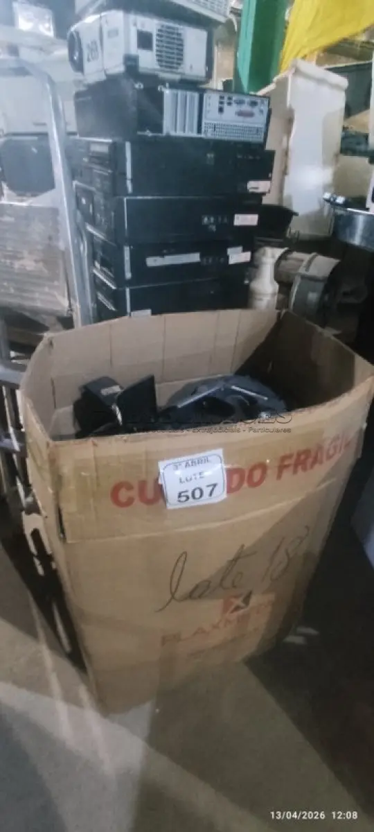 LOTE 507 - 01 LOTE COM GRANDE QUANTIDADE DE APARELHOS DE SOM PORTÁTEIS PARA RETIRADA DE PEÇAS. (NO ESTADO) ATENÇÃO! FAZER A VISITAÇÃO ANTES DE ARREMATAR, NÃO SABEMOS SE FUNCIONA, LEILÃO NÃO TEM GARANTIA E NEM DEVOLUÇÃO, SUJEITO A POSSÍVEIS AVARIAS VISÍVEIS/OCULTAS E/OU AUSÊNCIA DE COMPONENTES.