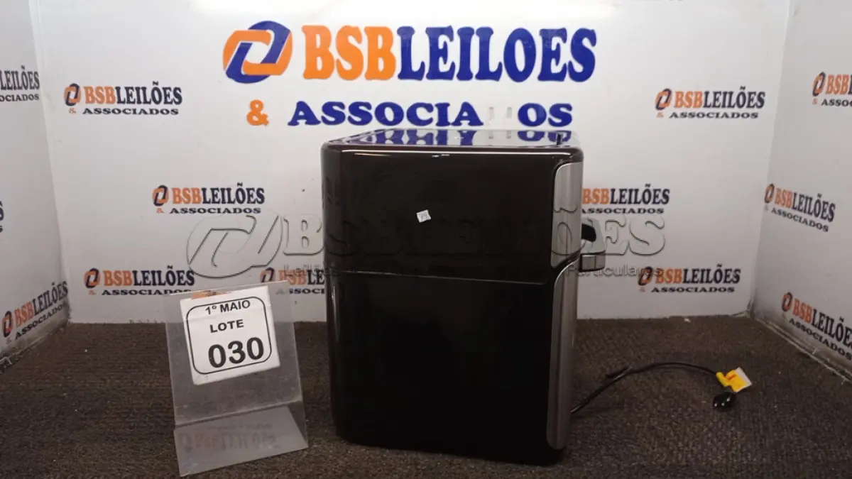 LOTE 030 - 01 AIR FRYER/FORNO 12L 220V MARCA MONDIAL. (NO ESTADO) ATENÇÃO! FAZER A VISITAÇÃO ANTES DE ARREMATAR, NÃO SABEMOS SE FUNCIONA, LEILÃO NÃO TEM GARANTIA E NEM DEVOLUÇÃO, SUJEITO A POSSÍVEIS AVARIAS VISÍVEIS/OCULTAS E/OU AUSÊNCIA DE COMPONENTES.