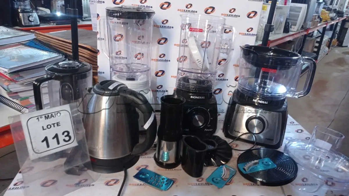 LOTE 113 - 01 CHALEIRA ELÉTRICA E 03 LIQUIDIFICADORES DE MARCA E MODELOS DIVERSOS. (NO ESTADO) ATENÇÃO! FAZER A VISITAÇÃO ANTES DE ARREMATAR, NÃO SABEMOS SE FUNCIONA, LEILÃO NÃO TEM GARANTIA E NEM DEVOLUÇÃO, SUJEITO A POSSÍVEIS AVARIAS VISÍVEIS/OCULTAS E/OU AUSÊNCIA DE COMPONENTES.