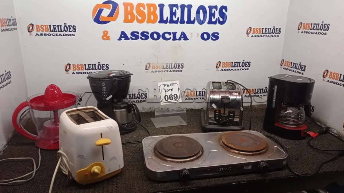 LOTE 069 - 01 FOGÃO DE INDUÇÃO COM 02 BOCAS MARCA AGRATTO, 02 TORRADEIRAS, 01 ESPREMEDOR DE FRUTAS E 02 CAFETEIRAS. (NO ESTADO) ATENÇÃO! FAZER A VISITAÇÃO ANTES DE ARREMATAR, NÃO SABEMOS SE FUNCIONA, LEILÃO NÃO TEM GARANTIA E NEM DEVOLUÇÃO, SUJEITO A POSSÍVEIS AVARIAS VISÍVEIS/OCULTAS E/OU AUSÊNCIA DE COMPONENTES.