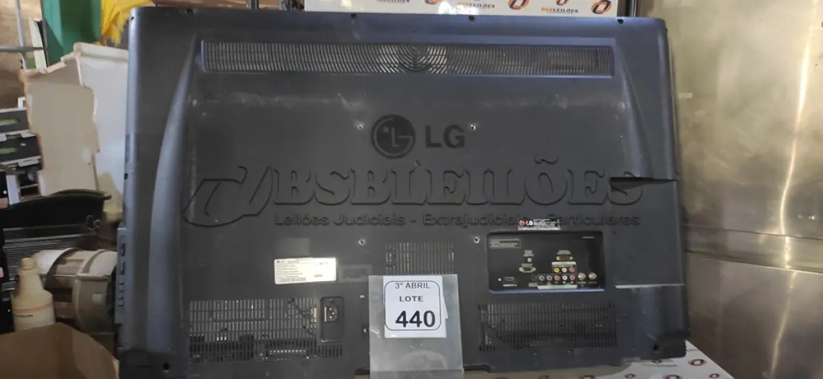 LOTE 440 - 01 TV LCD 26’’ MARCA AOC E 01 TV LCD 42’’ MARCA LG. (NO ESTADO) ATENÇÃO! FAZER A VISITAÇÃO ANTES DE ARREMATAR, NÃO SABEMOS SE FUNCIONA, LEILÃO NÃO TEM GARANTIA E NEM DEVOLUÇÃO, SUJEITO A POSSÍVEIS AVARIAS VISÍVEIS/OCULTAS E/OU AUSÊNCIA DE COMPONENTES.